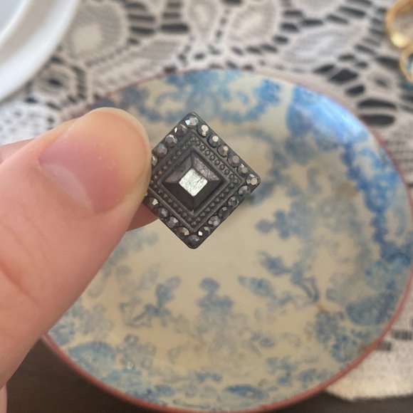 Graphite studs - Picture 3 of 3